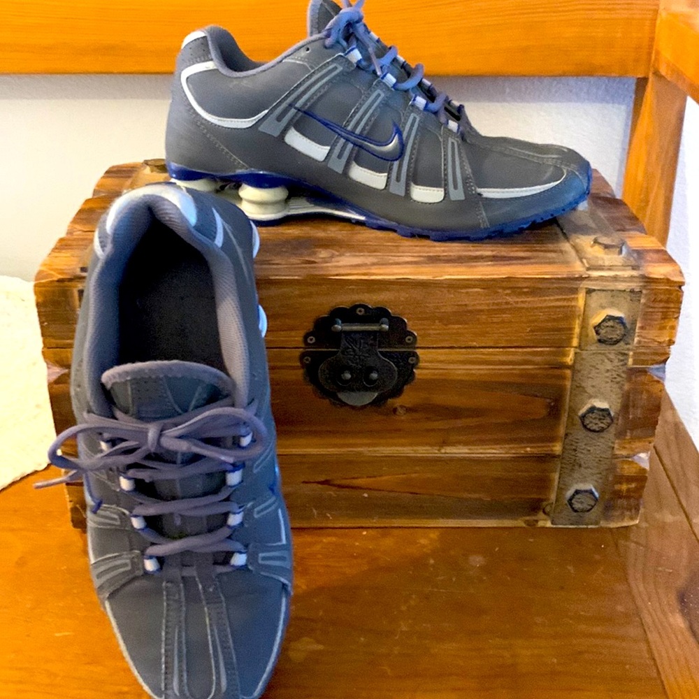 New Nike AirMax Dark Gray with light gray accents Size 10